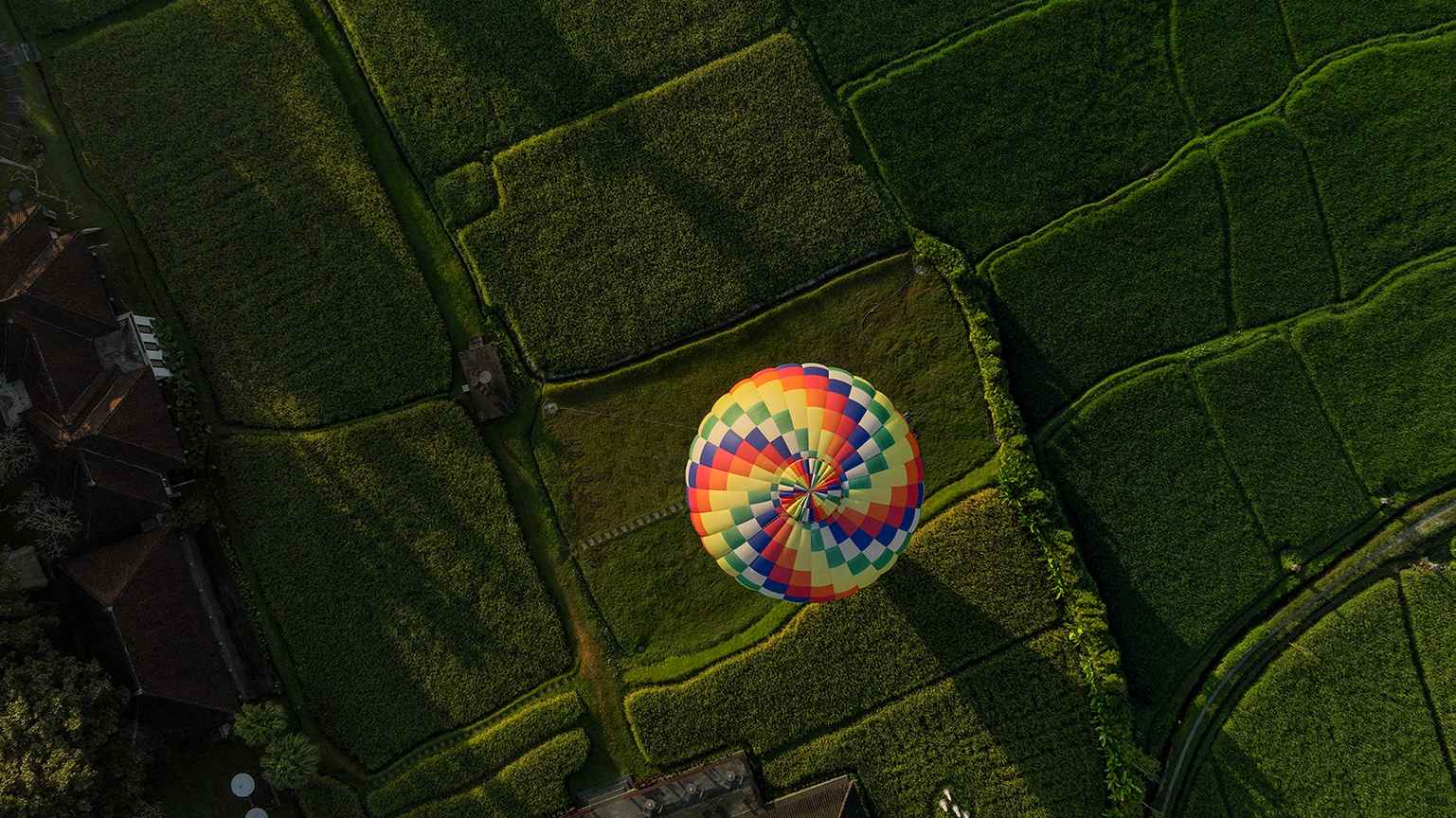 Hot-air-balloon---drone-shot-1