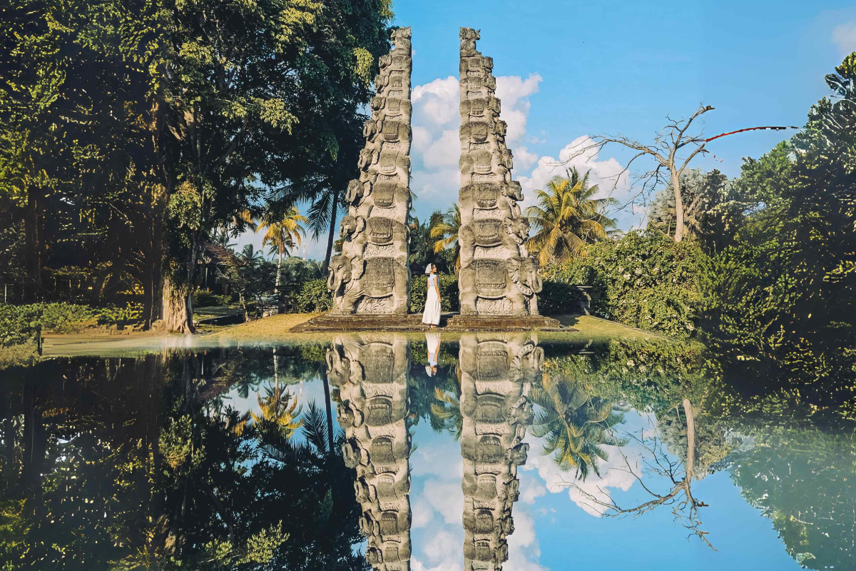 Elephant-Gate-mirror