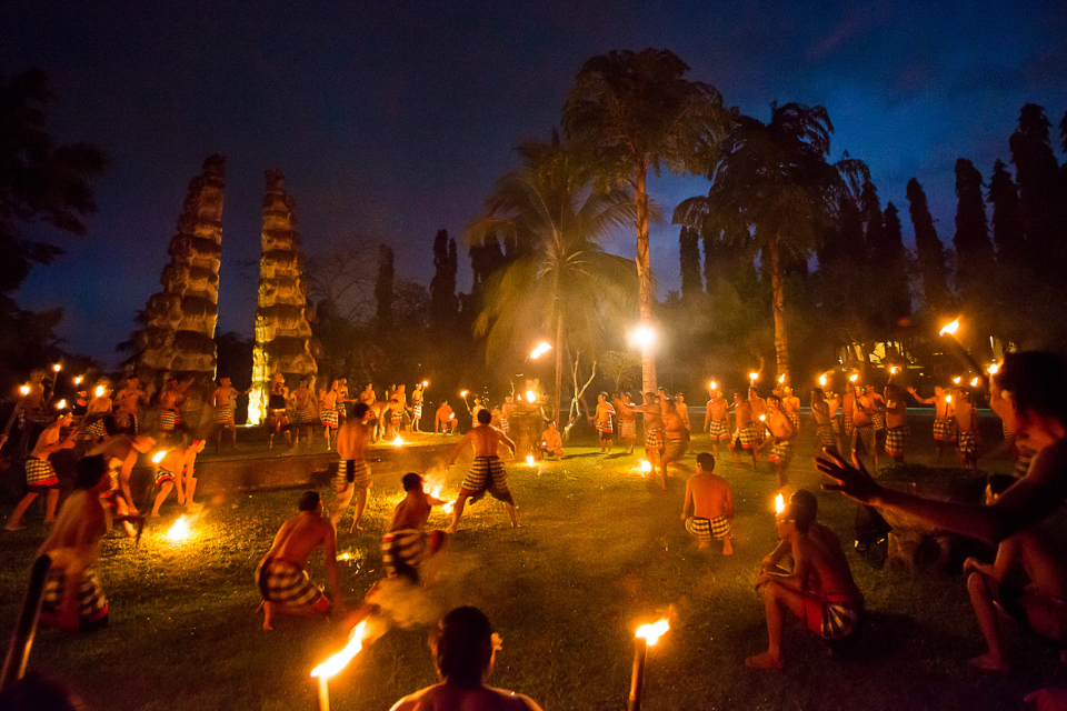 Elephant-Gate-kecak-2