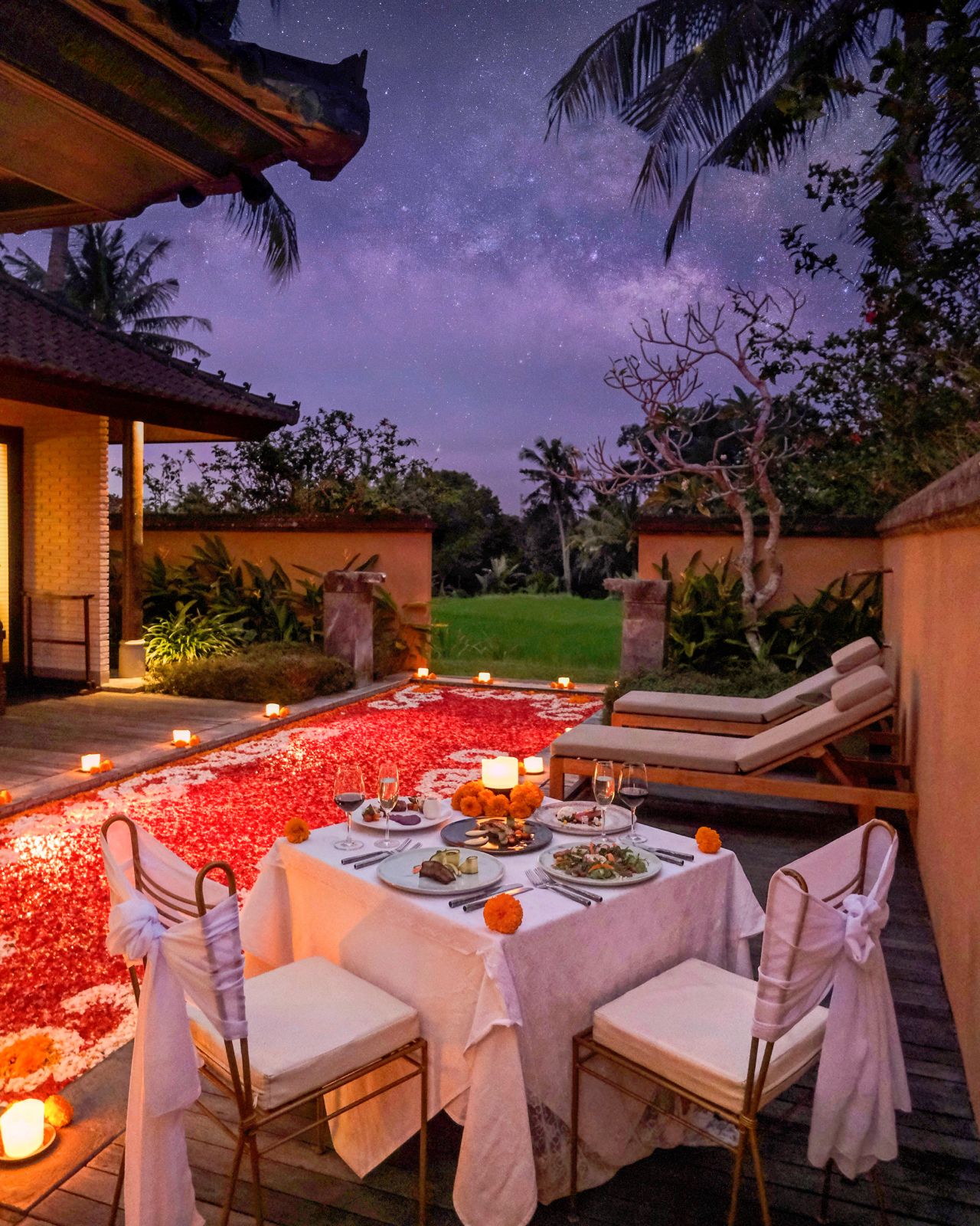 Flower pool decorative accompany your romantic dinner in villa.